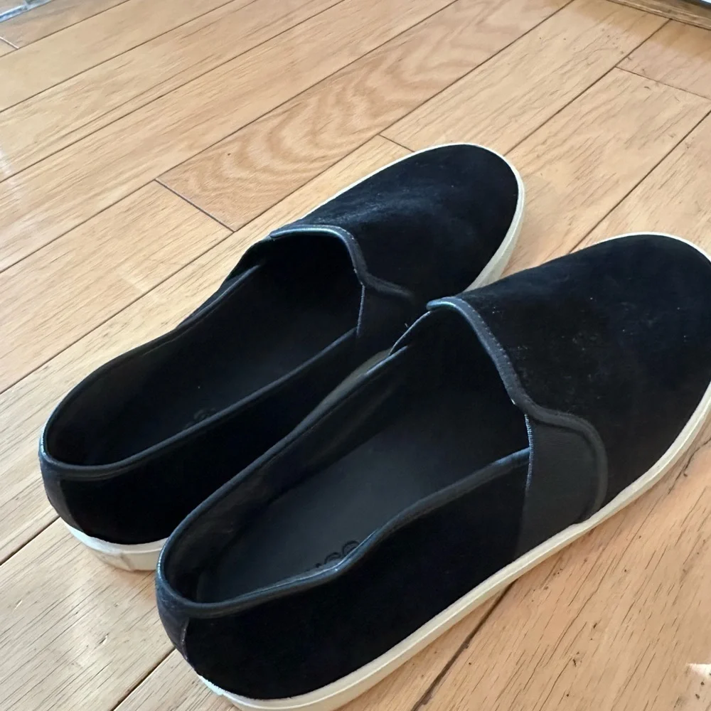Vince Women's Preston Black Suede Slip-On Shoes size 10 very little wear